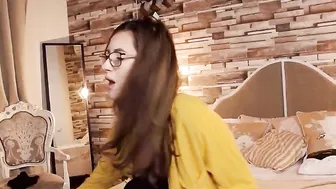 anniekarrera1 myfreecams impressive wench effectively jerks her cap