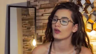 anniekarrera1 myfreecams cute babe showing slut shapes