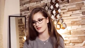 anniekarrera1 myfreecams 30 april 2020