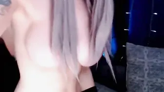annamolli myfreecams slutty confidant gently masturbates pussy