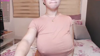ann__w chaturbate  slut fucks the cap with his fingers