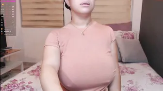 ann__w chaturbate  slut fucks the cap with his fingers