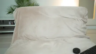 yourlovelyfelicia chaturbate busty courage rides a dildo