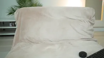 yourlovelyfelicia chaturbate busty courage rides a dildo