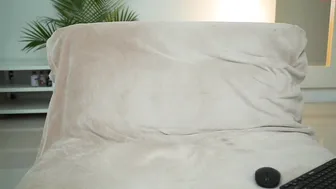 yourlovelyfelicia chaturbate busty courage rides a dildo