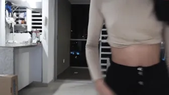 veroniqe_lounge chaturbate gorgeous model tightly stretches both holes.