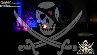 naughty_skull chaturbate sexy babe caresses fingers