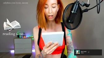 loony_moony chaturbate posing for the camera exposing her sexy body