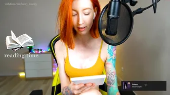 loony_moony chaturbate Incendiary lady relishly masturbates both holes