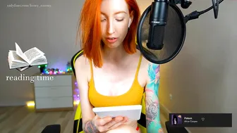 loony_moony chaturbate Incendiary lady relishly masturbates both holes