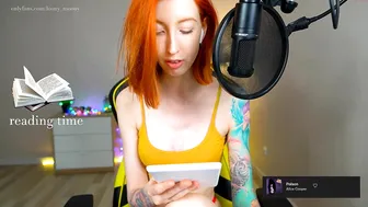 loony_moony chaturbate Incendiary lady relishly masturbates both holes