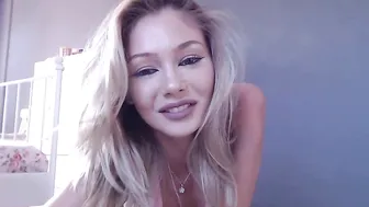 yveline myfreecams Chic blonde