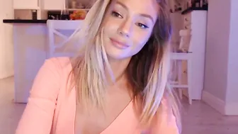 yveline myfreecams exquisite cam girl fucks herself in the vagina
