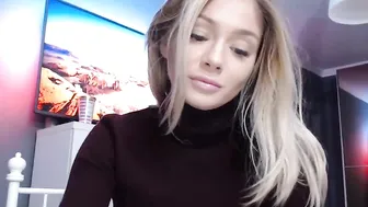 yveline myfreecams Solo caresses