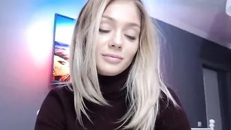yveline myfreecams Solo caresses