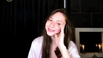 xjoannabearx myfreecams teasing his gap with her middle finger