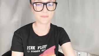 wineythepooh myfreecams openwork blonde erotically moving in front of the camera