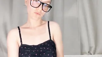 wineythepooh myfreecams the shrewd slut masturbates pussy with a phallus