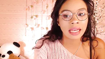 shiisundai myfreecams Dark-haired chick