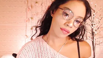 shiisundai myfreecams Dark-haired chick