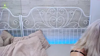 vikkilustful chaturbate cute slut jerking shaved cunt