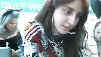 selerah myfreecams blonde babe bares her tits