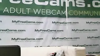 selerah myfreecams blonde babe bares her tits