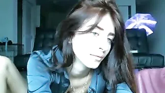 selerah myfreecams cute chicks lick cunt in pose