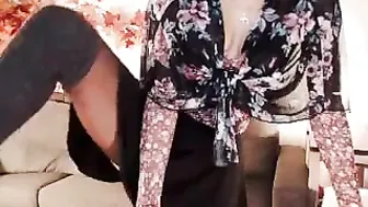 shiisundai myfreecams cute lady gently massages pussy