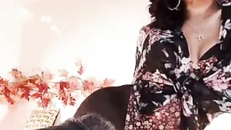 shiisundai myfreecams cute lady gently massages pussy