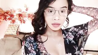 shiisundai myfreecams cute lady gently massages pussy