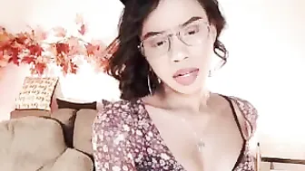 shiisundai myfreecams cute lady gently massages pussy