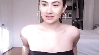mthedoll myfreecams black-haired beauty pulls sex lips
