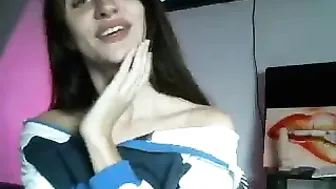 selerah myfreecams hot bitch punches holes with fingers