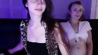 selerah myfreecams sweet babe masturbates on the bed