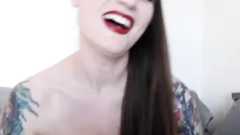 missjanieee myfreecams attractive bitch fucks her cap