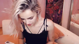 miss_smit chaturbate amazing slut pulls vaginal opening