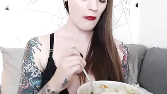 missjanieee myfreecams dark haired chick masturbates with sex toy