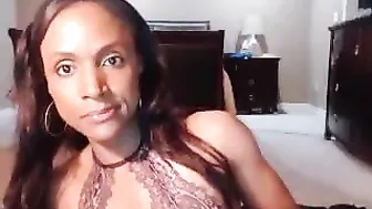 ms_wetnwild myfreecams fucks herself in the pussy with a toy