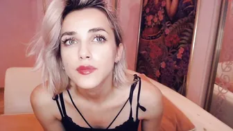 miss_smit chaturbate  cute lady spins happily in front of the webcam and shines with all the charms