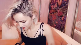 miss_smit chaturbate  cute lady spins happily in front of the webcam and shines with all the charms