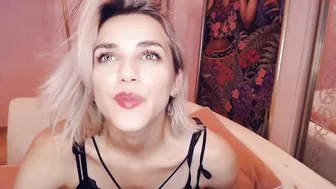 miss_smit chaturbate  cute lady spins happily in front of the webcam and shines with all the charms