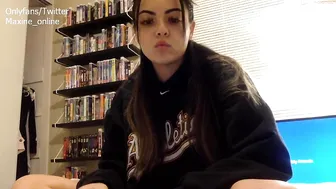 maxine_online chaturbate sexy slut caresses sex lips