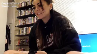 maxine_online chaturbate sexy slut caresses sex lips