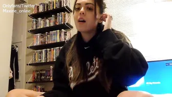 maxine_online chaturbate sexy slut caresses sex lips