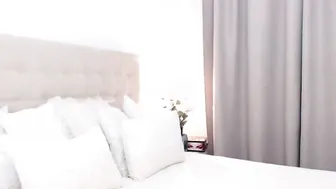 l_u_a_ myfreecams charming babe masturbates with sex toy