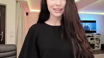 just_giamfc myfreecams Dark-haired chick