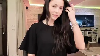 just_giamfc myfreecams Dark-haired chick