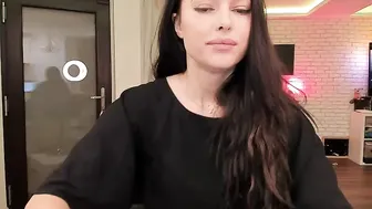 just_giamfc myfreecams Dark-haired chick
