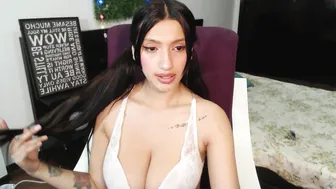 karyn_mae chaturbate shy chick caresses big tits